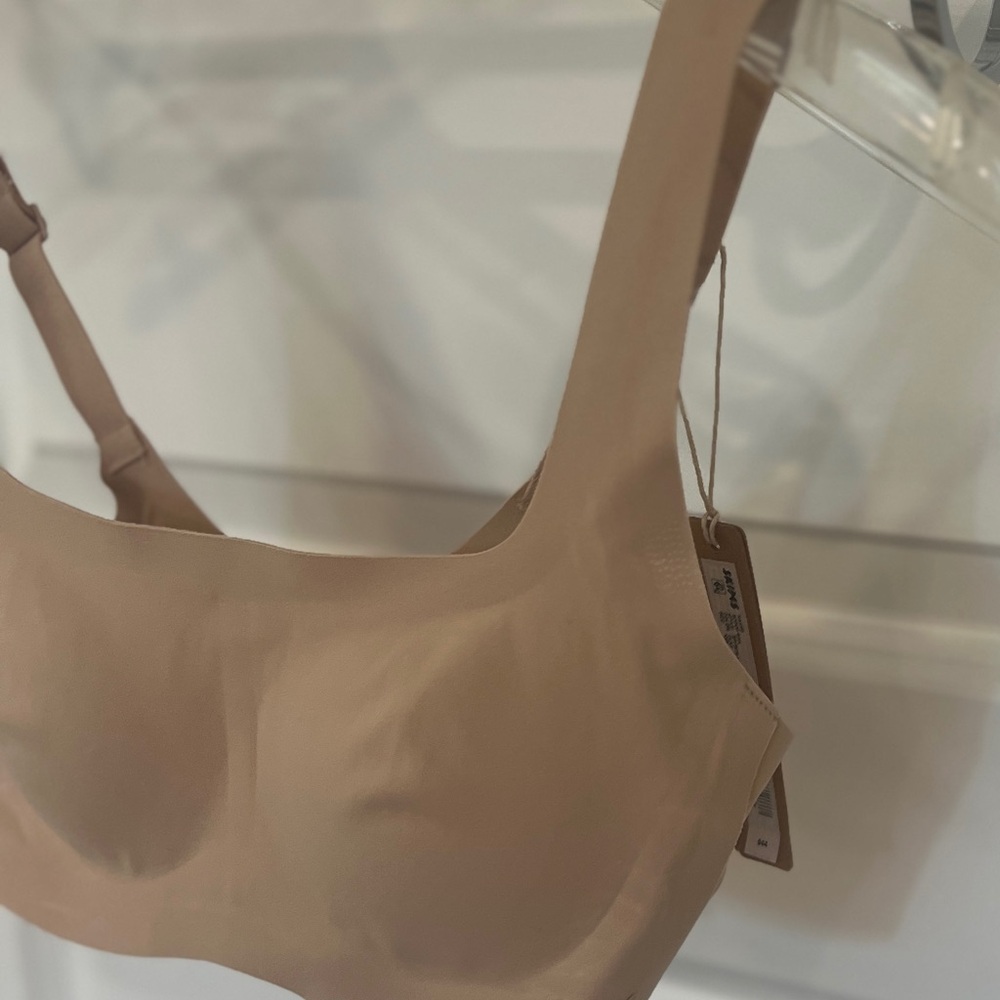Skims SCOOP BRALETTE
SzXXS
- Latte - Picture 3 of 9